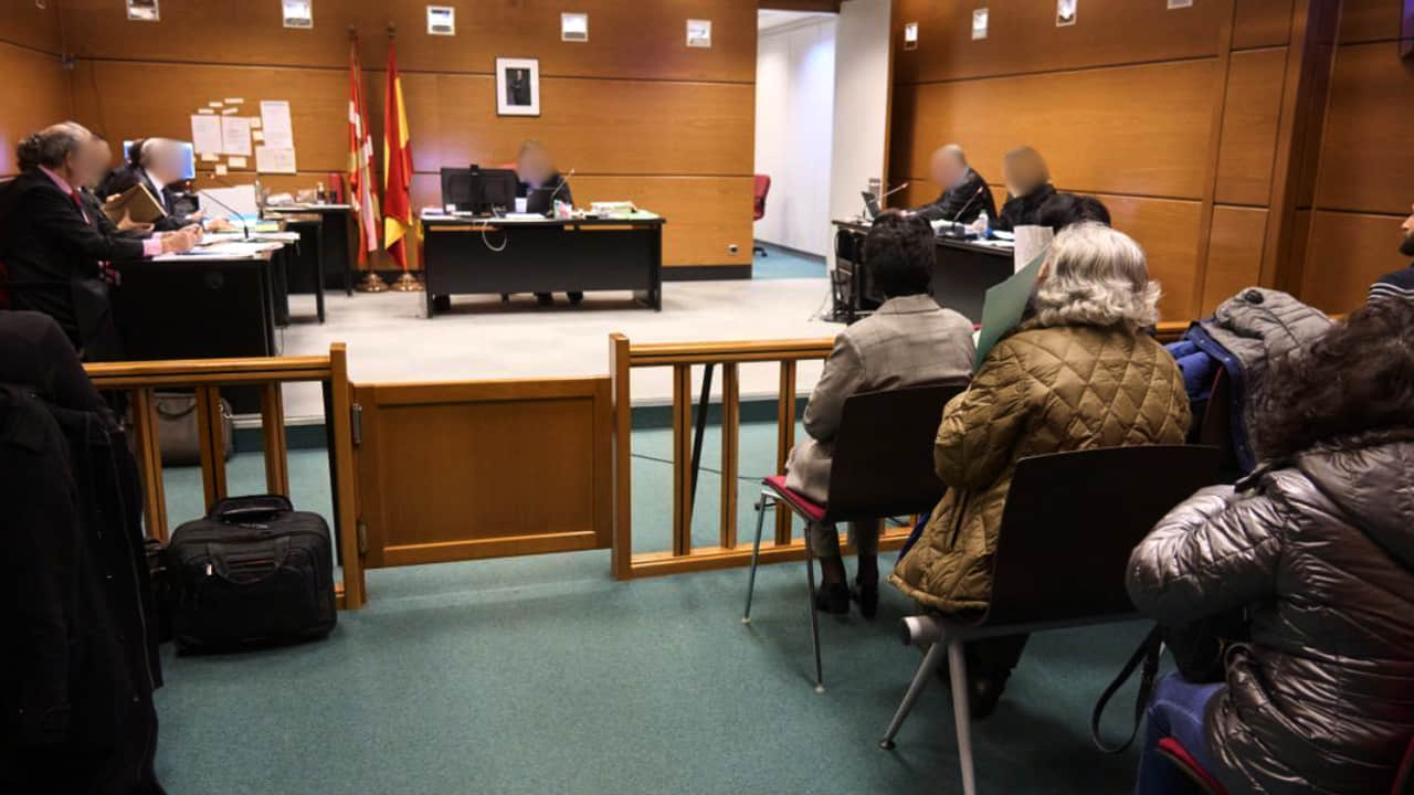 Un juzgado de Vitoria absuelve a 21 cristianos que rezaban frente a un abortorio