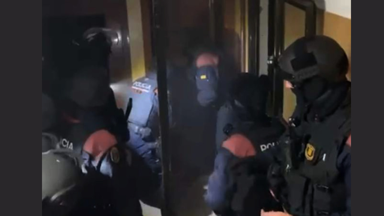 Detenida una de las matriarcas del clan de narcos de barrio La Mina, en San Adrià de Besòs