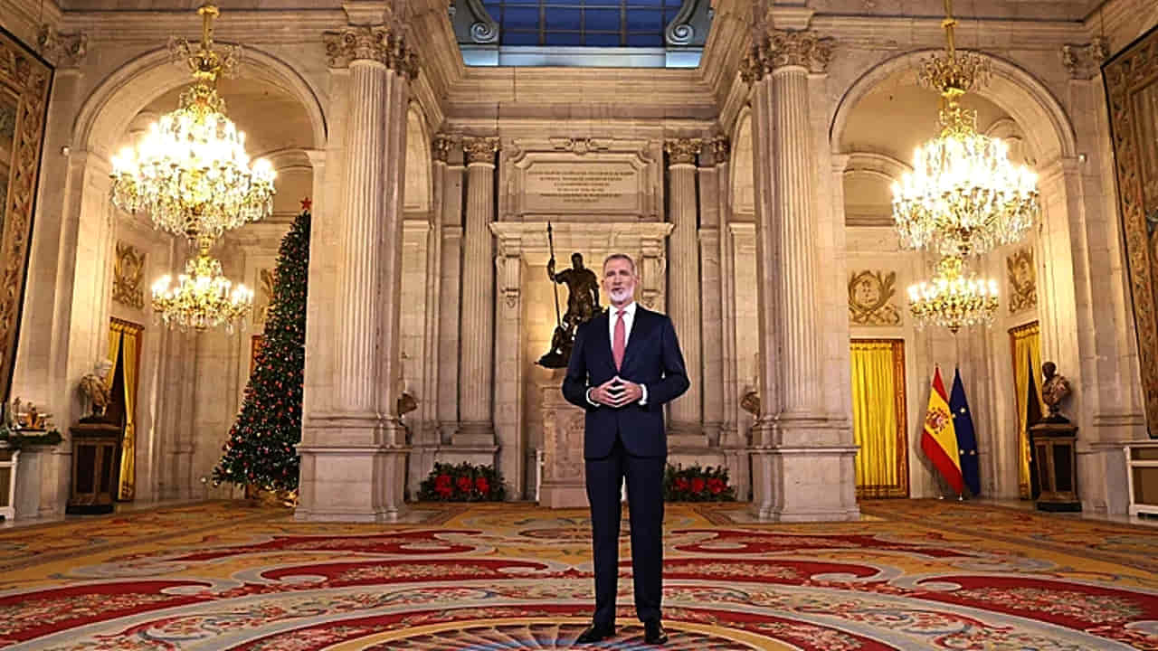 El rey Felipe VI advierte que la sociedad democrática ‘atraviesa una inquietante crisis de confianza’