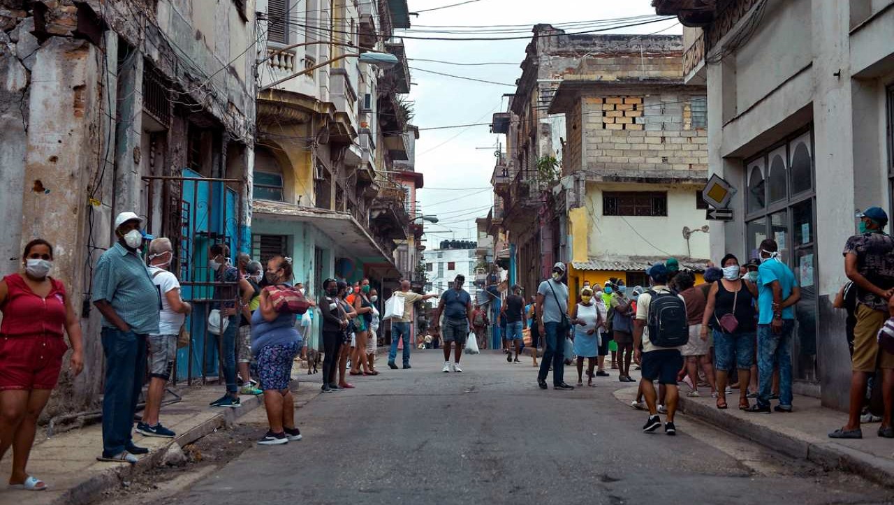 Grave crisis en Cuba mientras el régimen Castrista sigue priorizando la represión sobre la salud