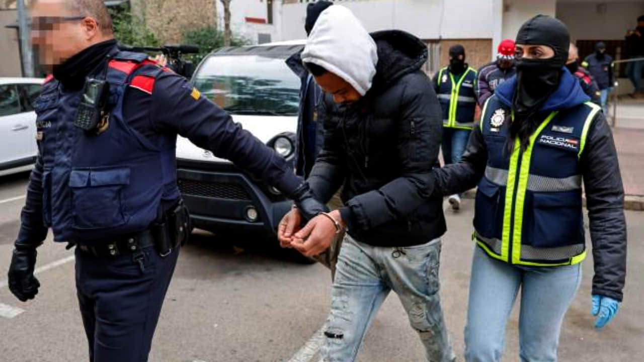 Golpe policial a los Trinitarios con 15 detenidos en Cataluña