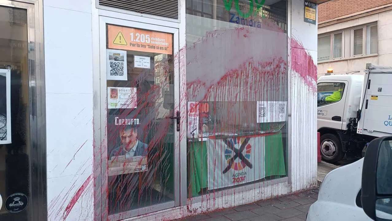 Sede vandalizada de VOX/Zamora News