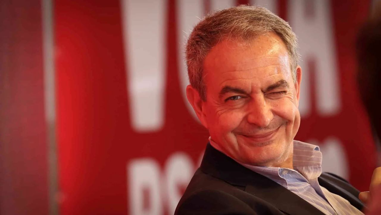 Zapatero ZP haciendo guiños inclusivos a la cámara/El Independiente