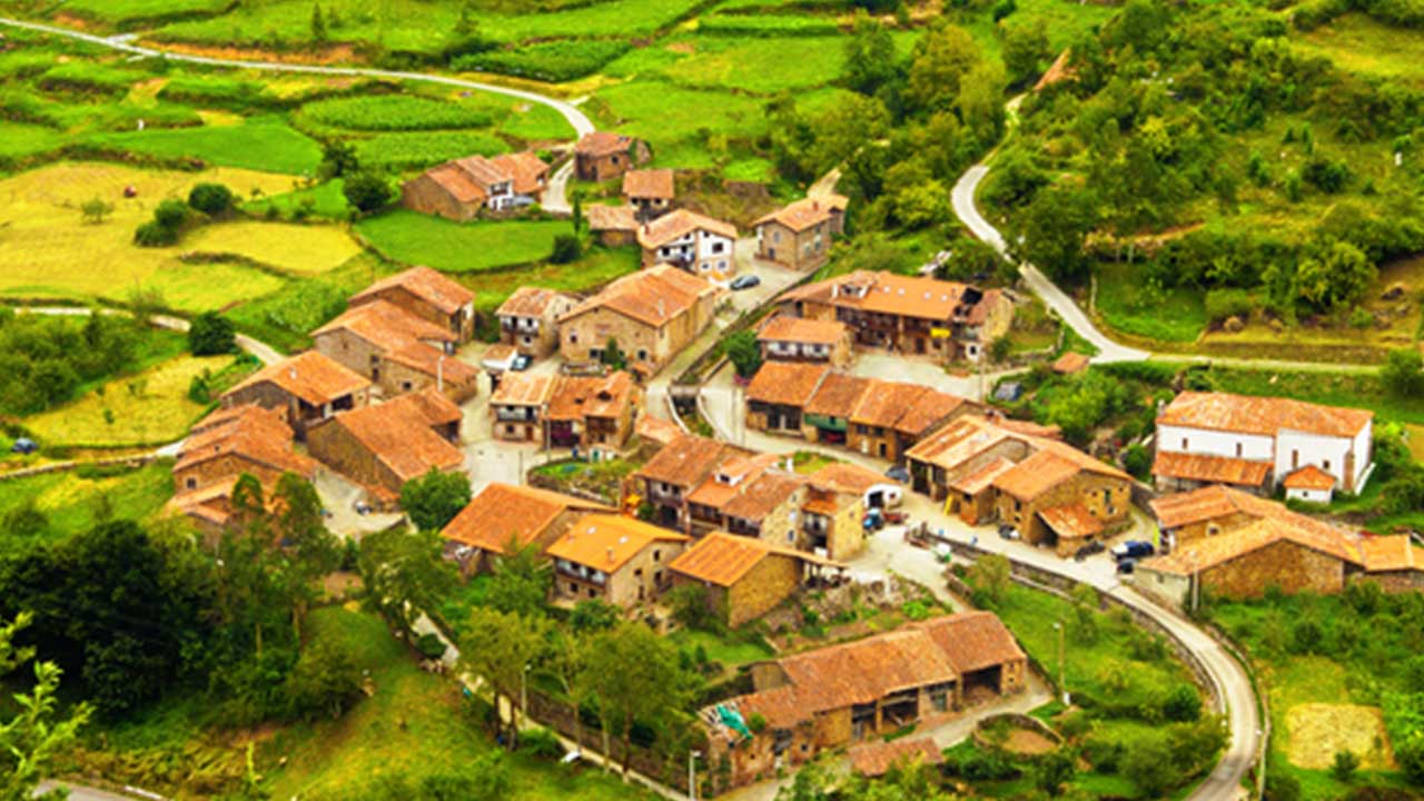 Cheque bebé rural: Andalucía da ayudas fiscales por tener hijos en 422 pueblos