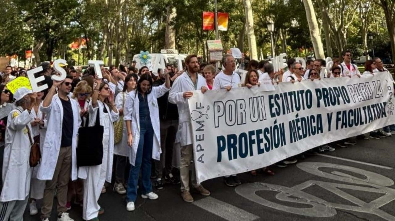 Médicos inician una huelga nacional contra el Ministerio de Sanidad de Mónica García