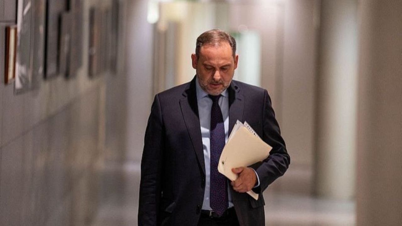 Ábalos se queda sin abogados y el Supremo le niega su comparecencia presencial en el Senado