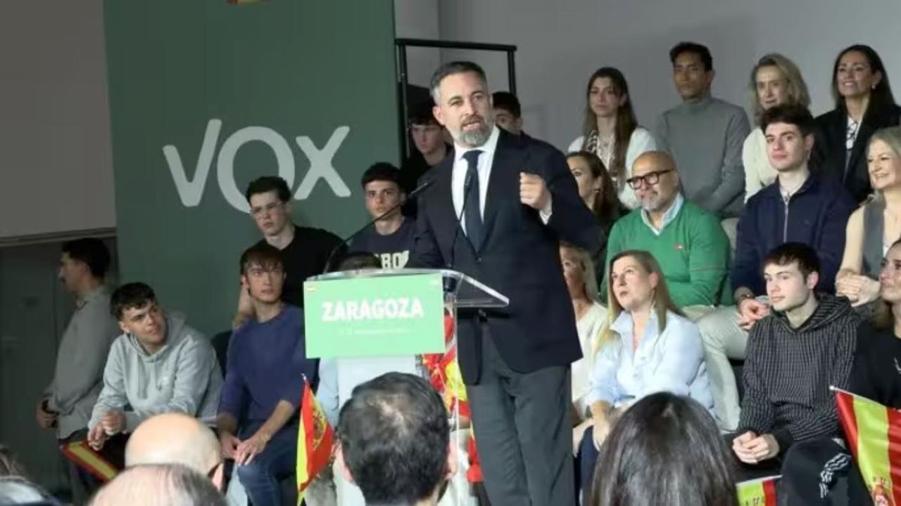 Abascal confirma que el “tirano Sánchez” odia España con la regularización de 500.000 inmigrantes