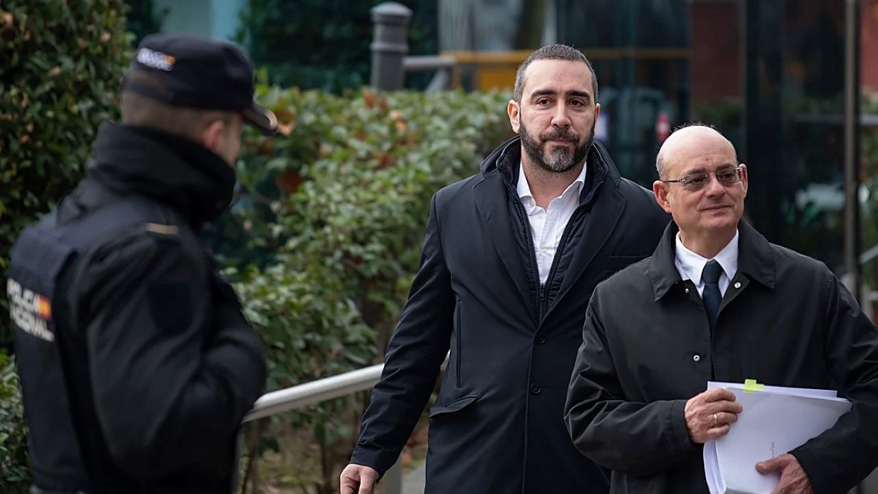 Aldama tiene pruebas de financiación ilegal del PSOE en un sobre de Delcy