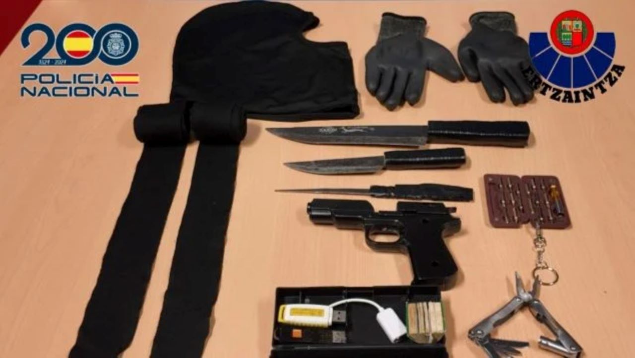 Detenido un menor pakistaní en Álava afín a Estado Islámico preparado para atentar