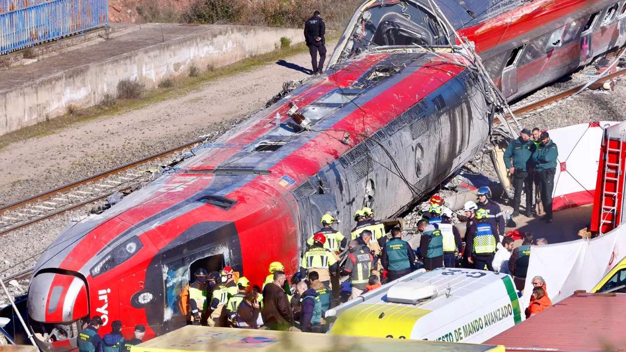 Nueva imagen del accidente ferroviario/La Razón
