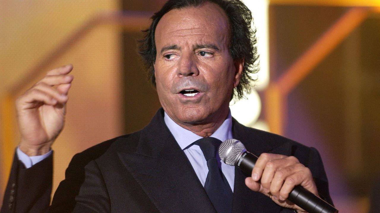 Julio Iglesias niega de forma rotunda las acusaciones y ya prepara su defensa