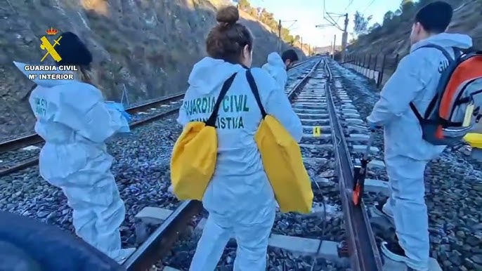 La Guardia Civil recoge muestras de ADN de los familiares en el momento más terrible de la tragedia de Adamuz