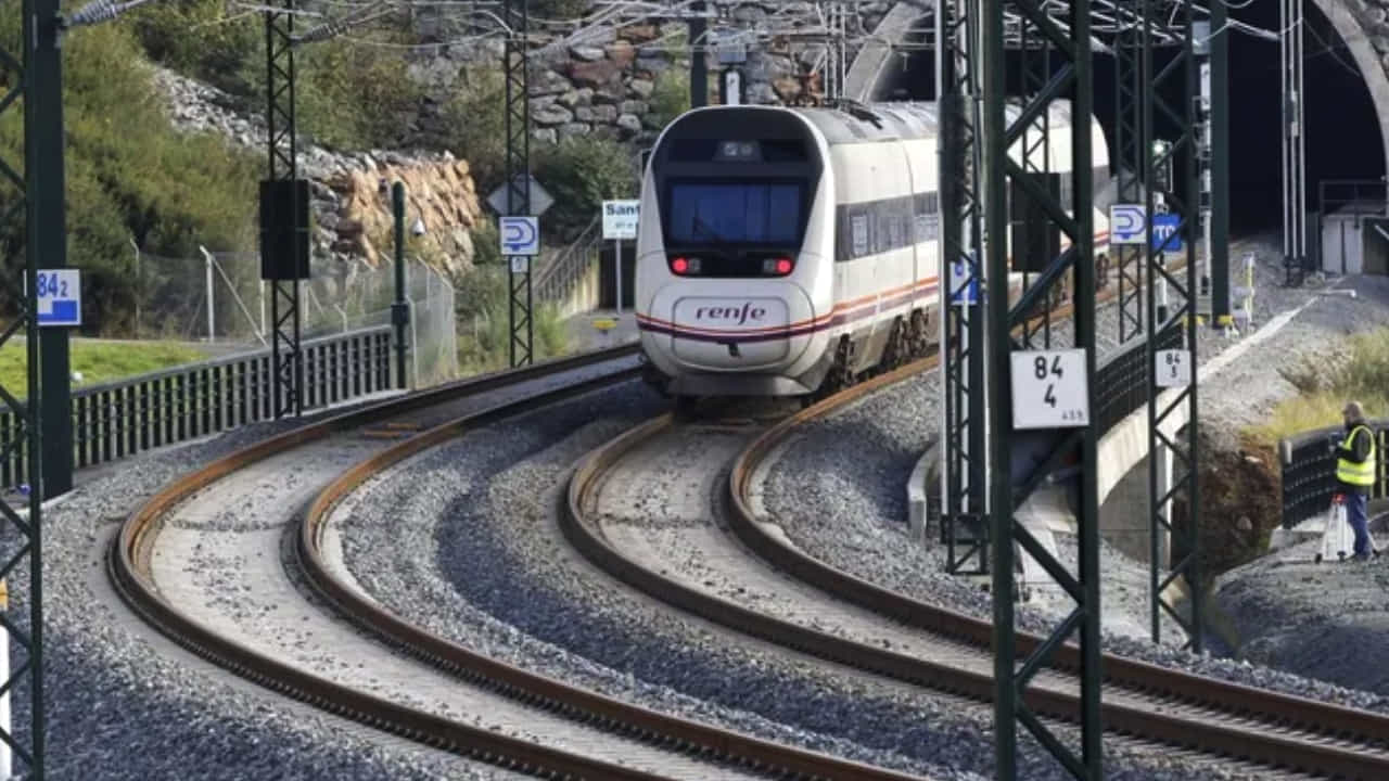 Tras alerta de los maquinistas, Adif reduce la velocidad en la zona del accidente de Angrois