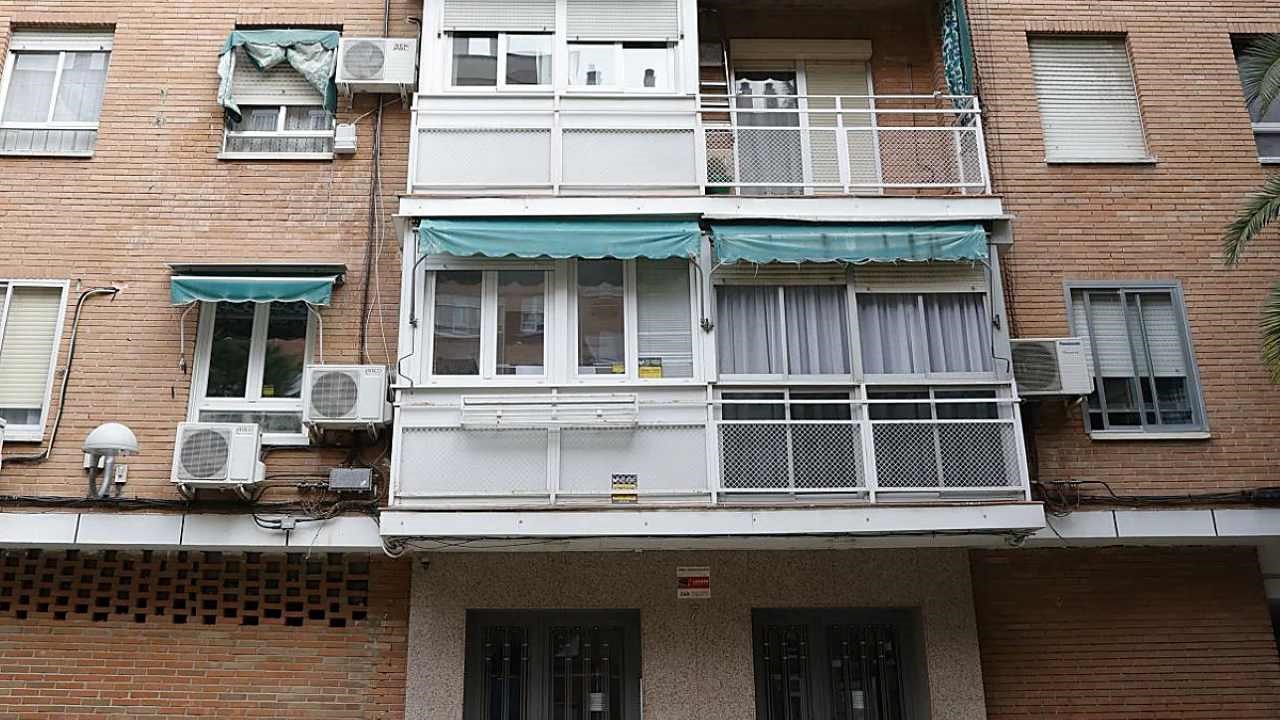Un nigeriano arroja por la ventana a su compañera de piso el primer día del año
