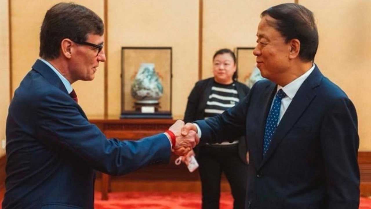 El resort de lujo con capital chino que Illa reactivó en su pueblo bajo la lupa de Vox