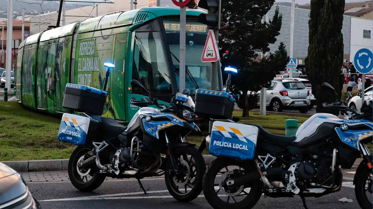 Descarrila un tranvía en Tenerife tras chocar con un autobús