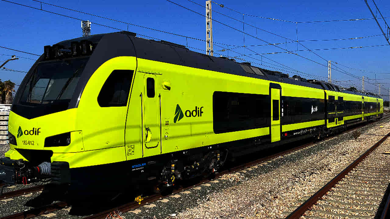 Adif tiene inmovilizados cuatro de siete trenes laboratorio que detectan deterioro en las vías