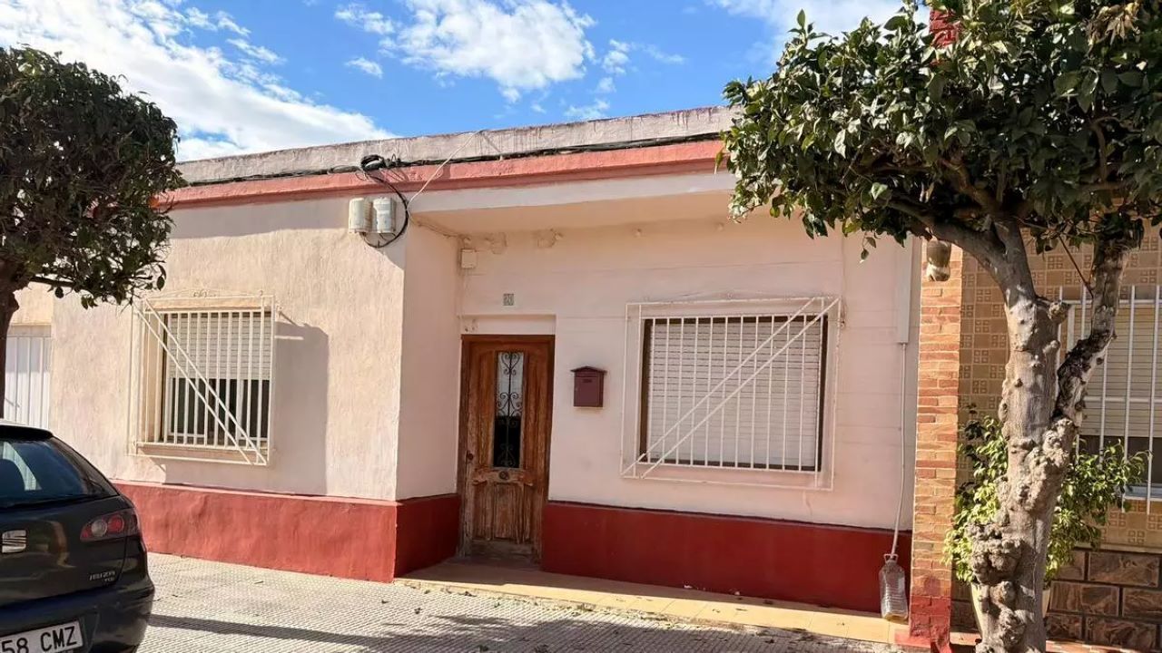 Vivienda donde se han producido las detenciones/La Opinión