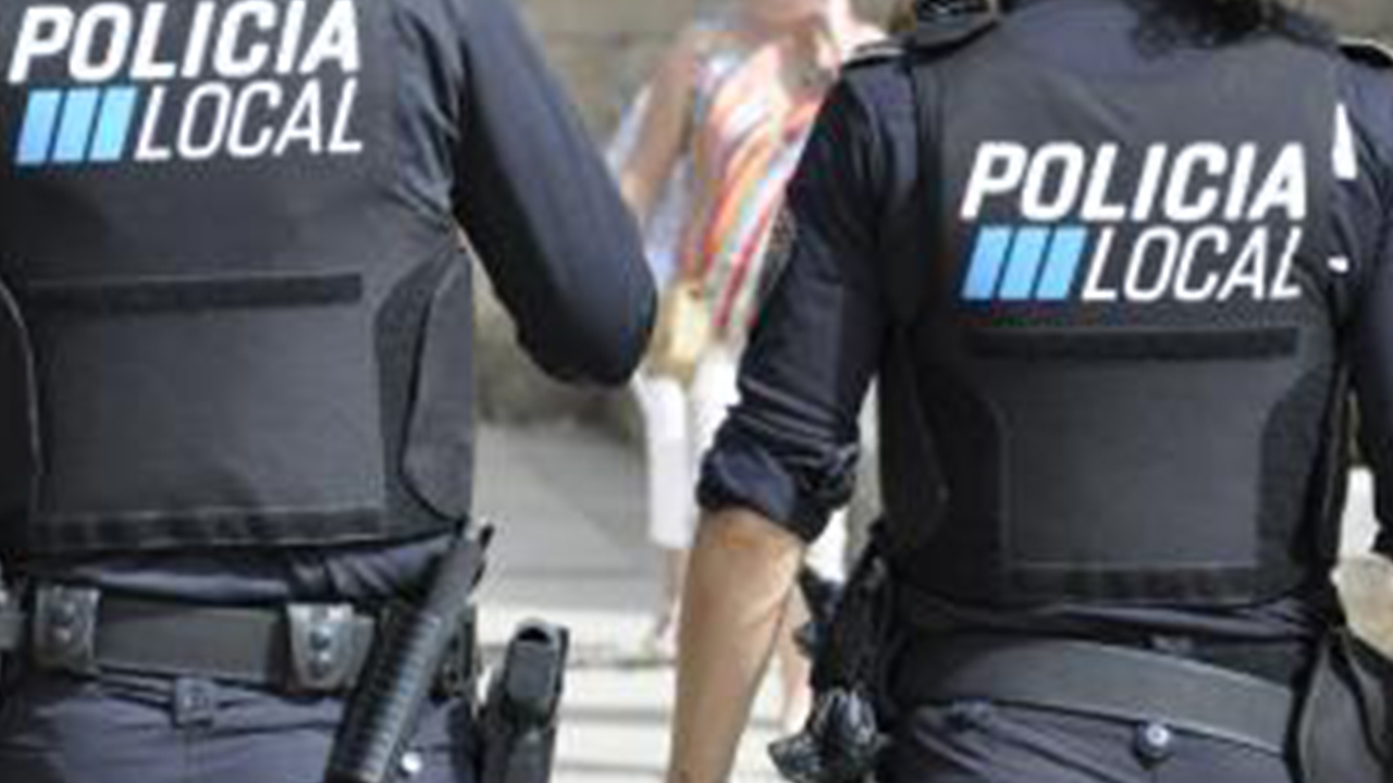 Terror en Palma: Un magrebí utiliza una tapa de alcantarilla para reventar un camión a plena luz del día