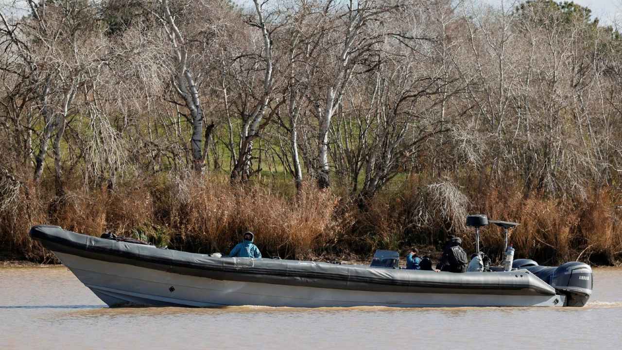 Los narcos disparan a la Guardia Civil en el Guadalquivir y Marlaska calla