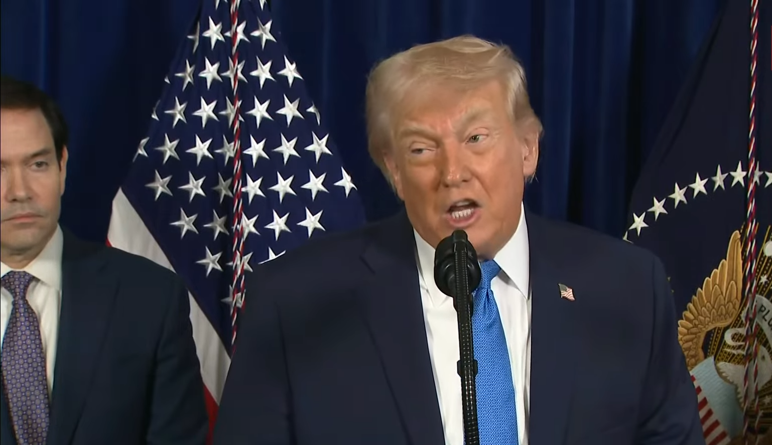 Trump explica que EEUU manejará ‘el país hasta que pueda tener una transición segura y ponderada’