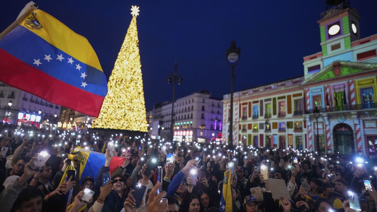 Venezolanos en Madrid celebran con lágrimas la captura de Nicolás Maduro