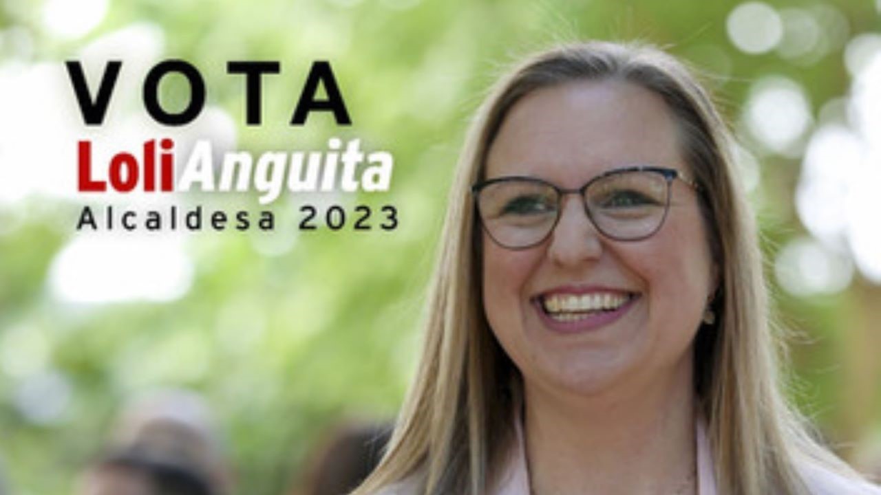 Loli es la ‘charo’ busera del PSOE a sueldo que hace de perrito faldero de Sánchez y le pide que coma