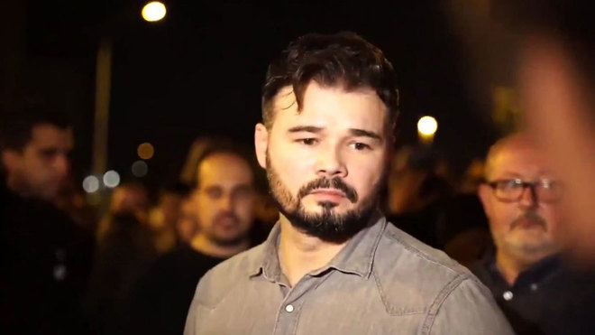 Rufián se queda sin silla y agita la izquierda para sobrevivir políticamente