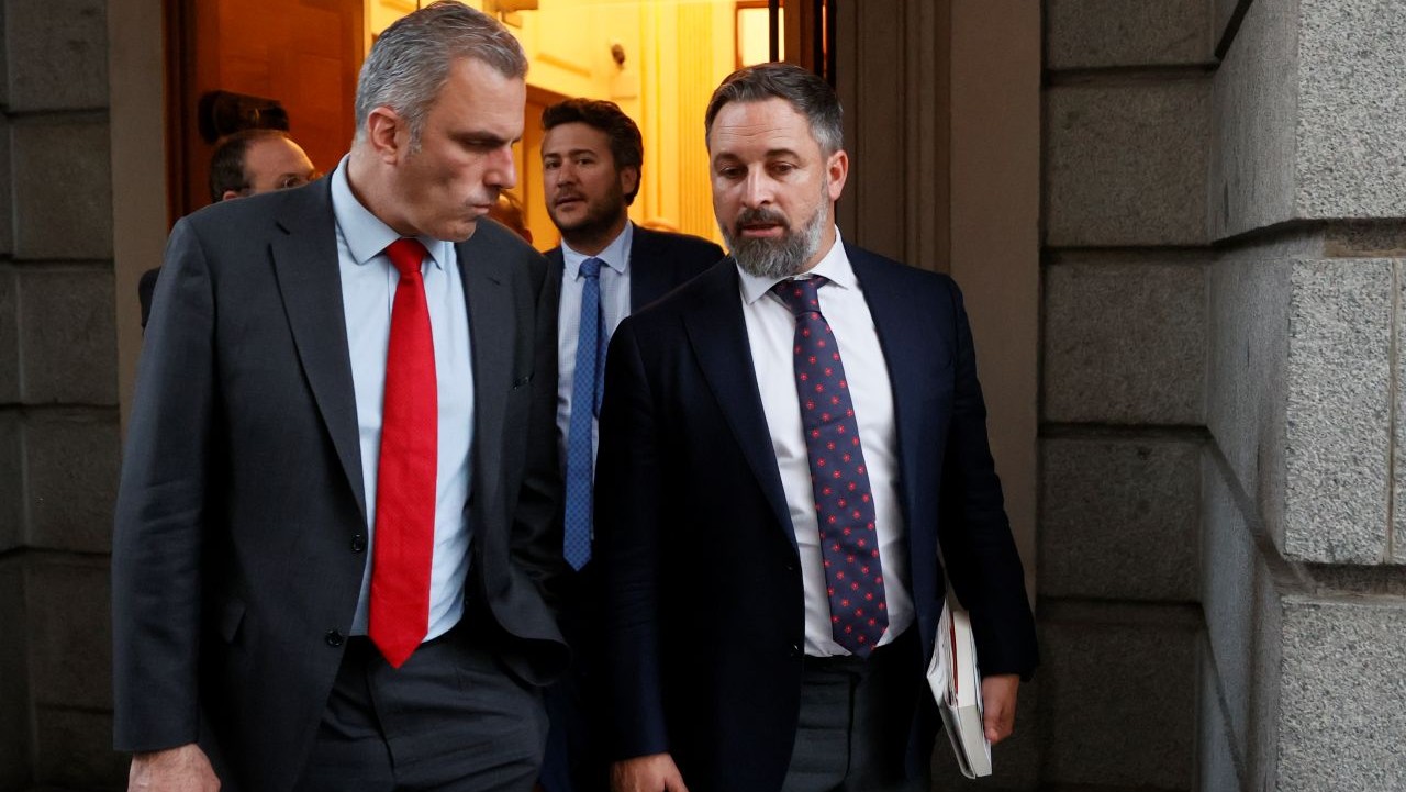 Abascal expulsa a Ortega Smith por desacatar la cesión de la portavocía en Madrid