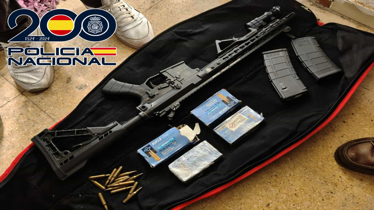 Fusil incautado del bloque okupado por clan familiar de traficantes