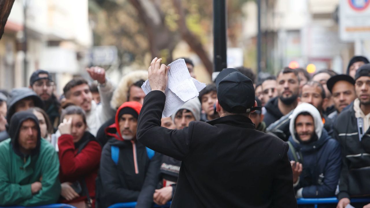 Llegan cientos de ilegales desde Francia para “colarse” en la regularización masiva del Sanchismo