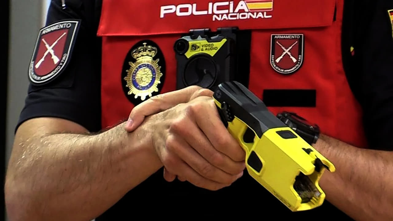 La Policía abate en Madrid con un táser a un ladrón senegalés que amenazaba con matar a la gente por la calle