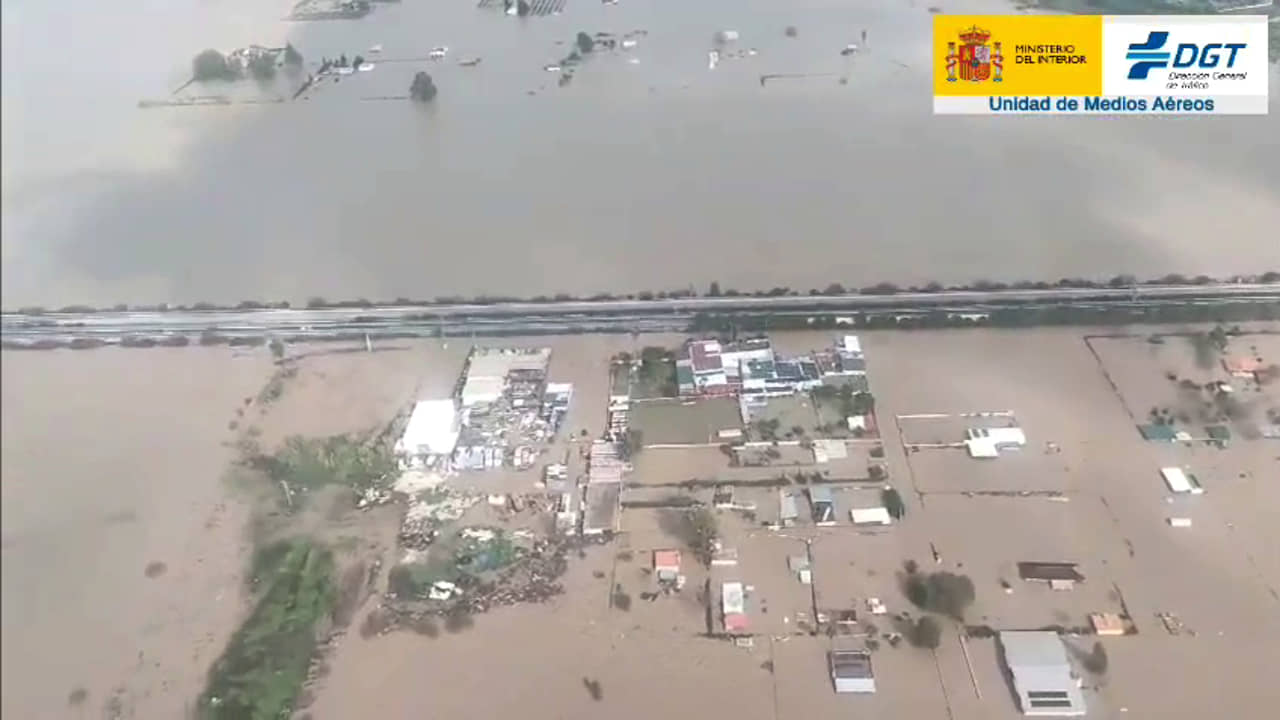 Por las inundaciones de la borrasca Marta, la DGT pide a los conductores evitar viajes en Andalucía y Extremadura