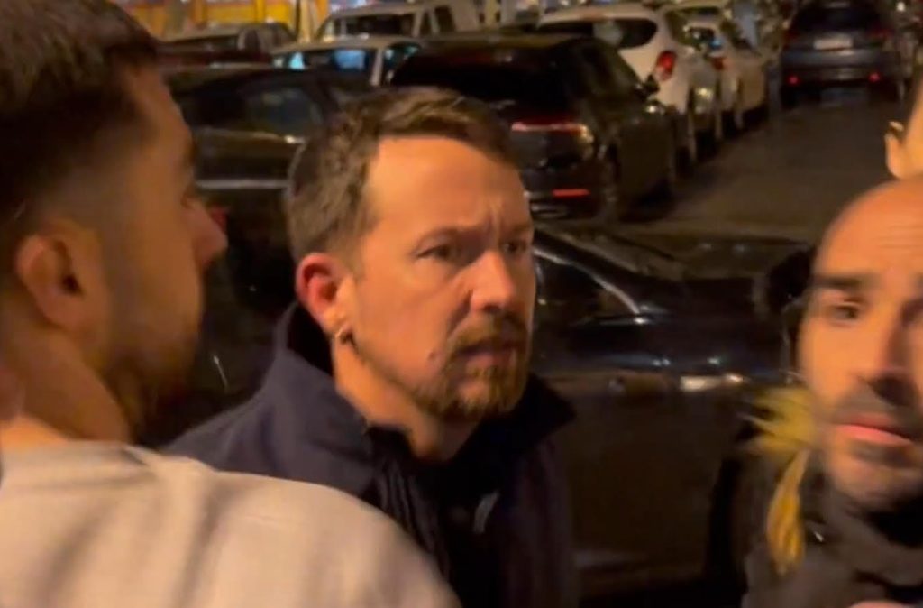 El agresor, retratado