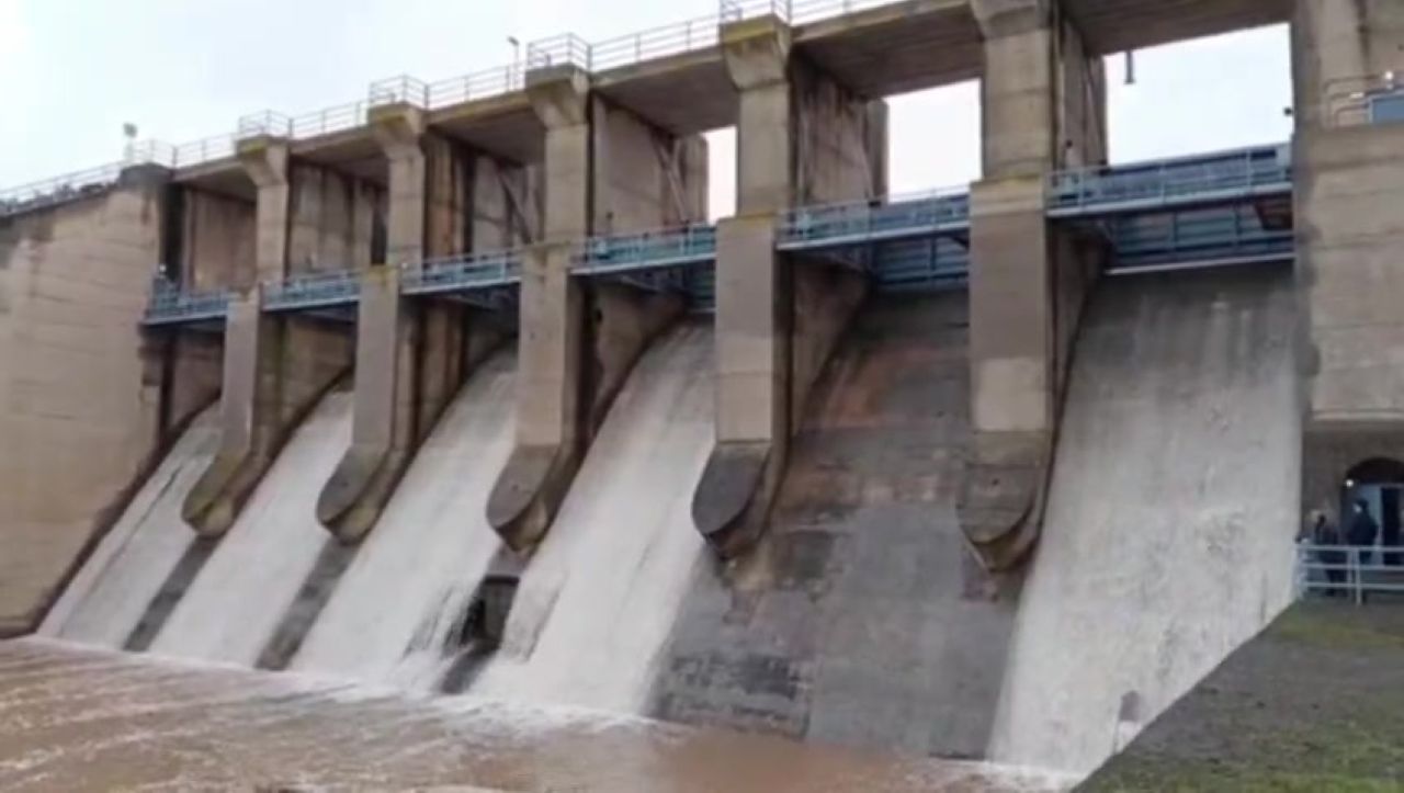 Polémico desembalse de aguas de la presa del Jabalón a mitad de capacidad por motivos de seguridad