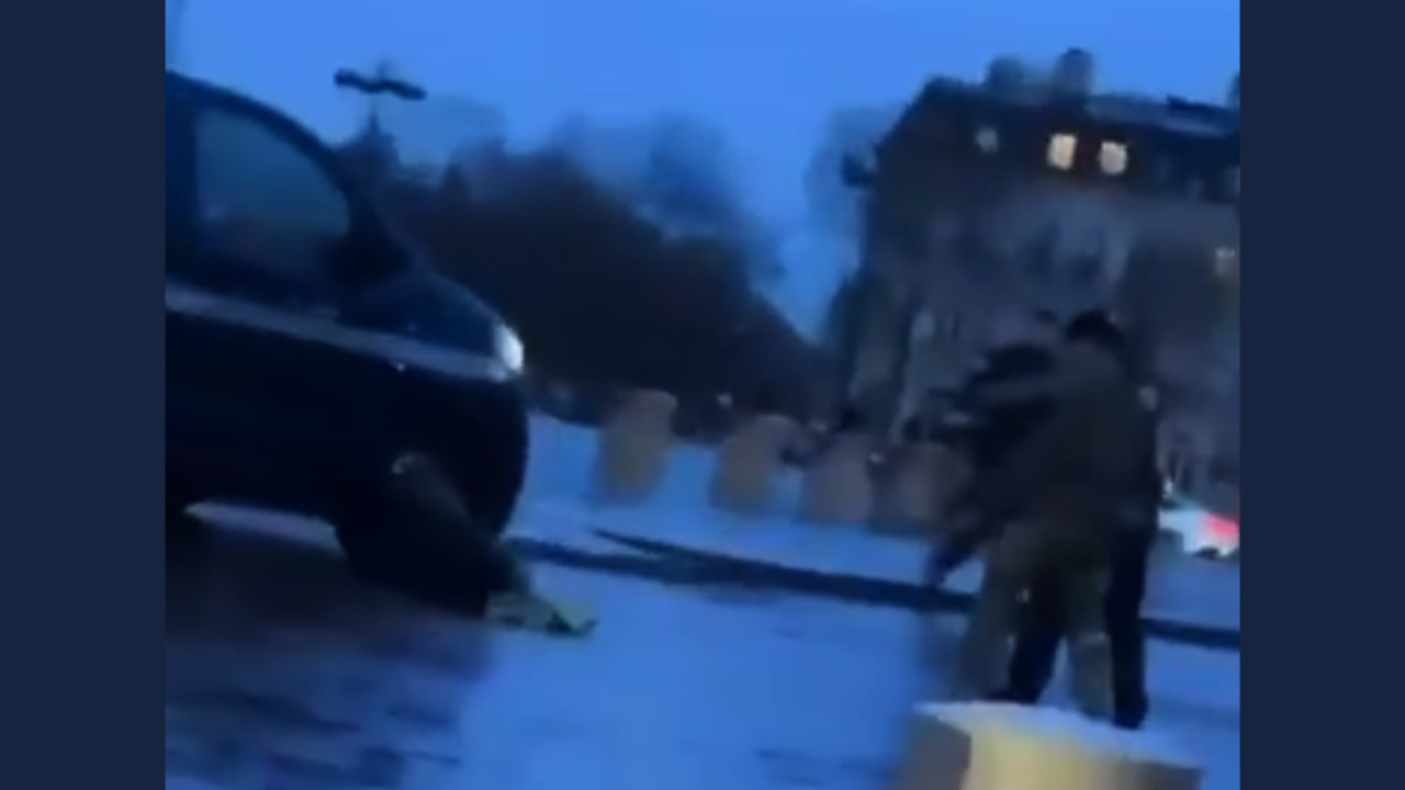 Soldados abaten a tiros a un islamista recién excarcelado que trató de acuchillarlos en París