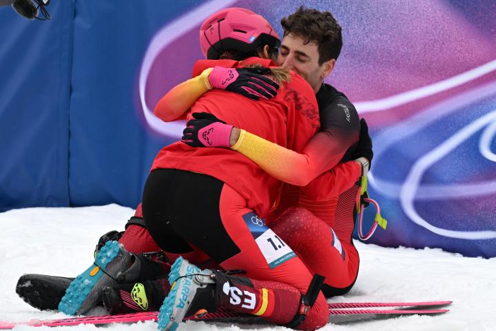 España roza el oro y acaba llorando de rabia tras una sanción agónica que deja un bronce histórico en el relevo mixto