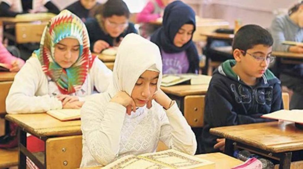 Marruecos invierte en clases de árabe para 2.000 alumnos en Cataluña