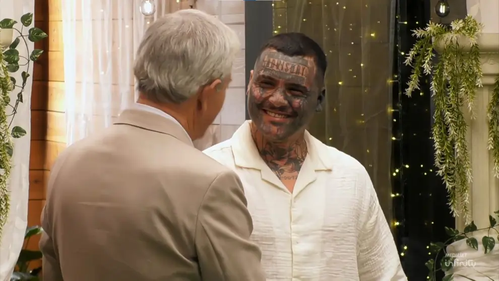 Carlos Sobera se queda sin palabras tras la confesión más salvaje jamás escuchada en First Dates