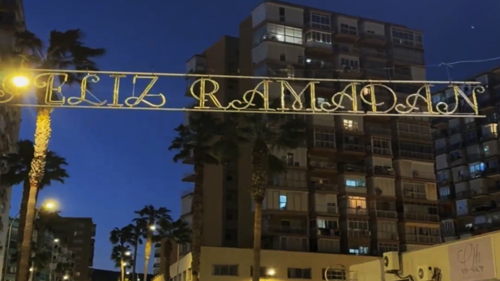 El Ayuntamiento de Torremolinos gobernado por el Partido Popular instala luces por el Ramadán