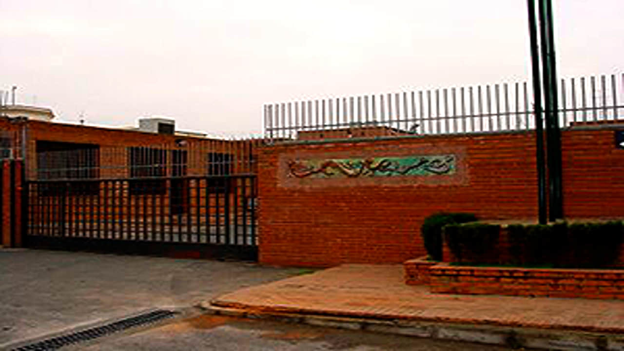 Preso marroquí prende fuego a su celda y hiere a cuatro funcionarios en Lérida