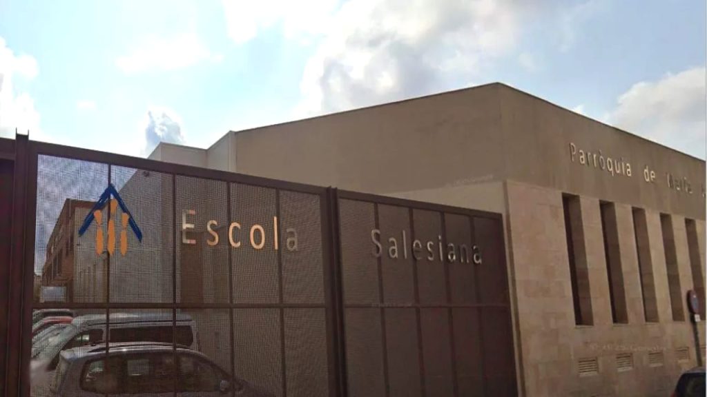 Familias denuncian que profesores del colegio de los Salesianos de Sant Boi ignoran a niños que hablan español