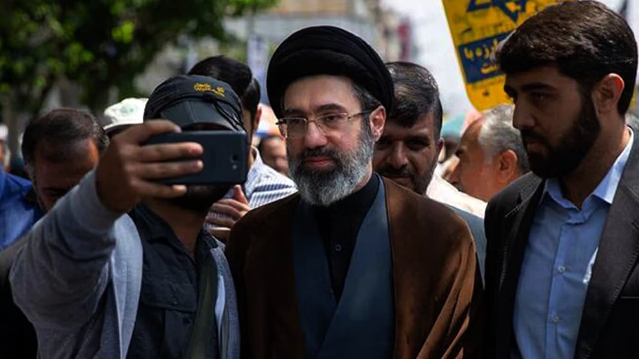 ¿Quién es Mojtaba Jamenei, señalado como el ayatolá oficioso de Irán?