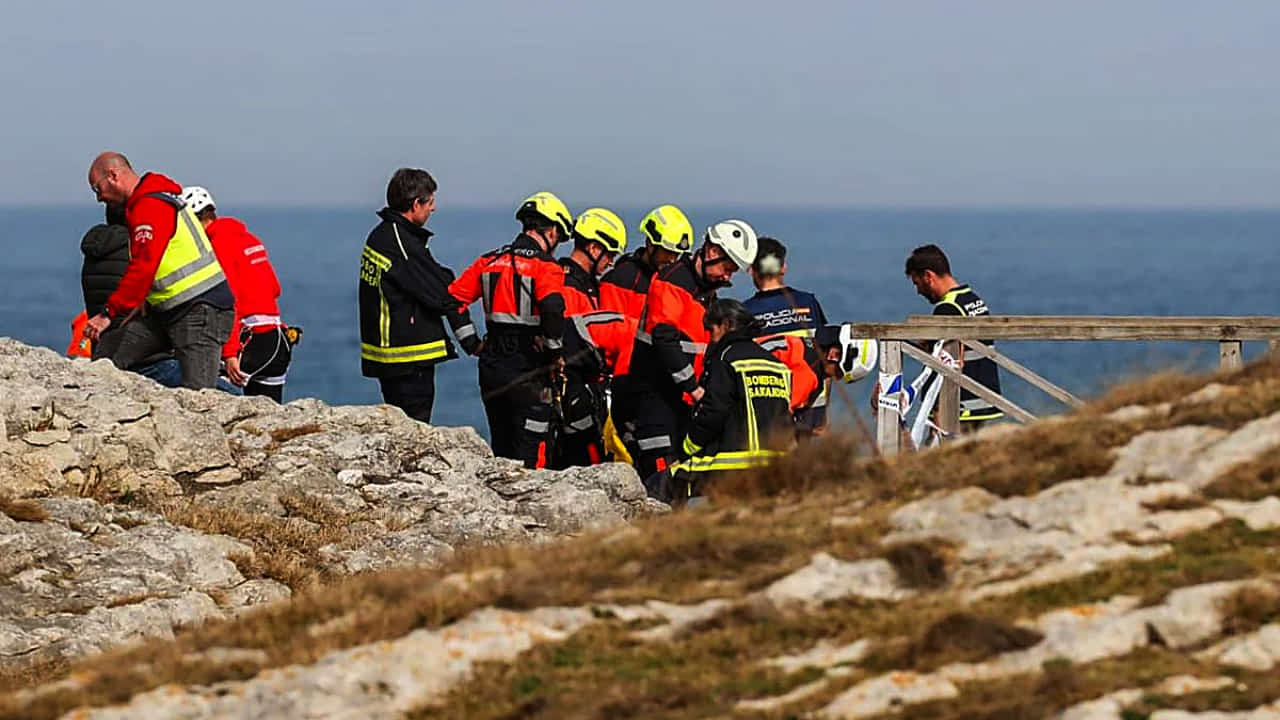 Cinco estudiantes muertos y dos desaparecidos al colapsar un pasarela marítima de una polémica infraestructura en Santander