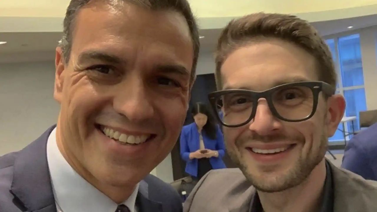 El globalista ‘woke’ Alex Soros sale en defensa de Sánchez: “¡España es el líder del mundo libre!”