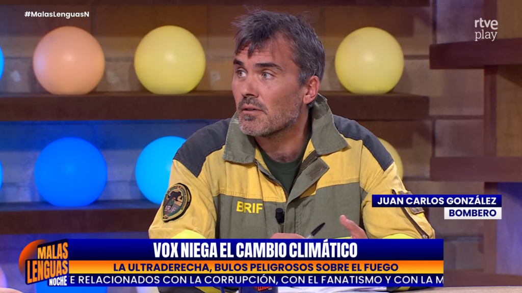TVE lleva a un bombero que fue candidato de Podemos al Congreso para atacar a VOX por negar el «cambio climático»