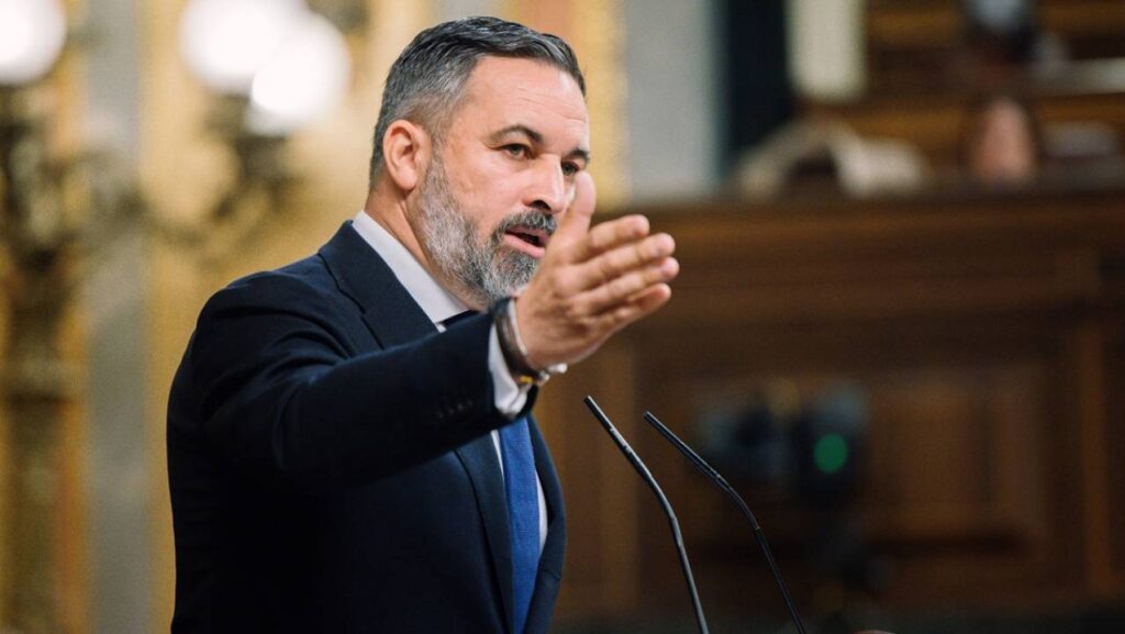 Abascal acusa a Sánchez de estar «chantajeado por Marruecos» y exige activar el artículo 102 para llevarlo ante el Supremo