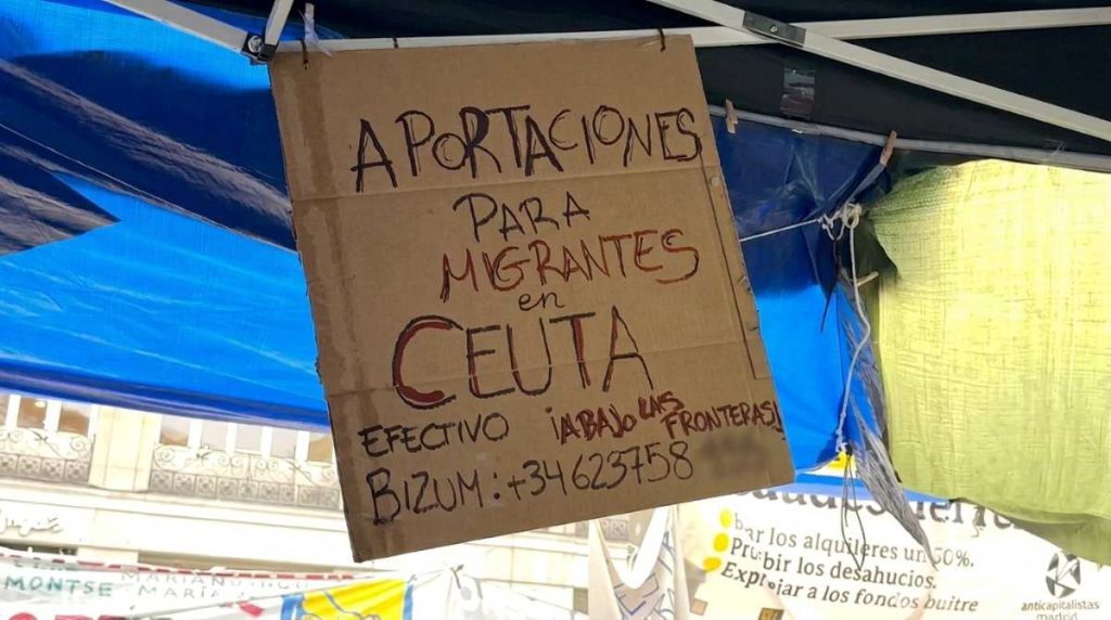 El “timo de Sol”: los acampados piden dinero para los inmigrantes de Ceuta con el número de una escort