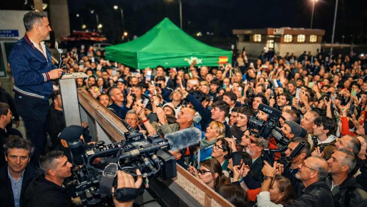 Abascal desborda Talavera: más de 1.500 personas se quedan fuera del acto de VOX por aforo completo