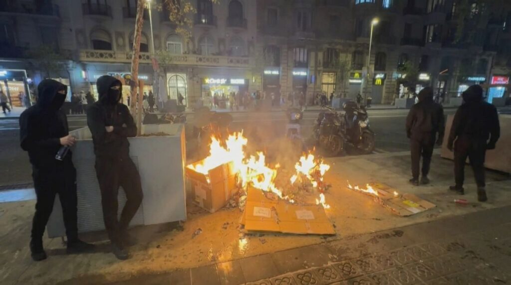 Menores y jóvenes de origen magrebí de entre 14 y 21 protagonizaron los disturbios y robos de Barcelona